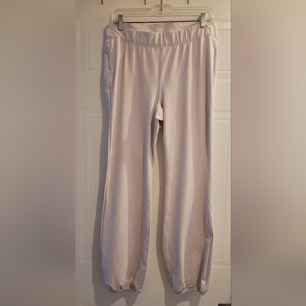 Free People Movement Lets Bounce Bubble Cinched Flare Joggers. Light Lilac. XL - Picture 6 of 9